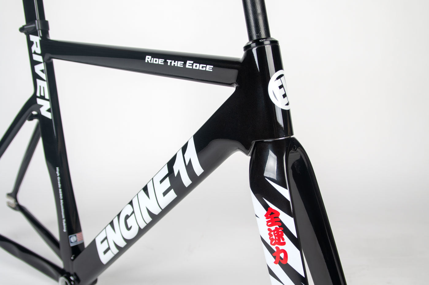 RIVEN Aero Track Black